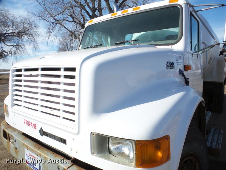image for item DA7339 1999 International 4700 propane fuel truck