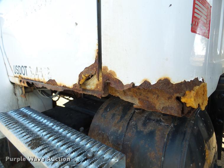 image for item DA7339 1999 International 4700 propane fuel truck