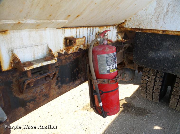 image for item DA7339 1999 International 4700 propane fuel truck