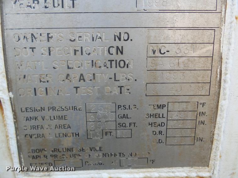 image for item DA7339 1999 International 4700 propane fuel truck