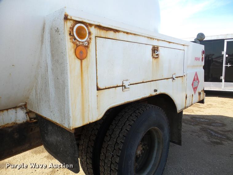 image for item DA7339 1999 International 4700 propane fuel truck