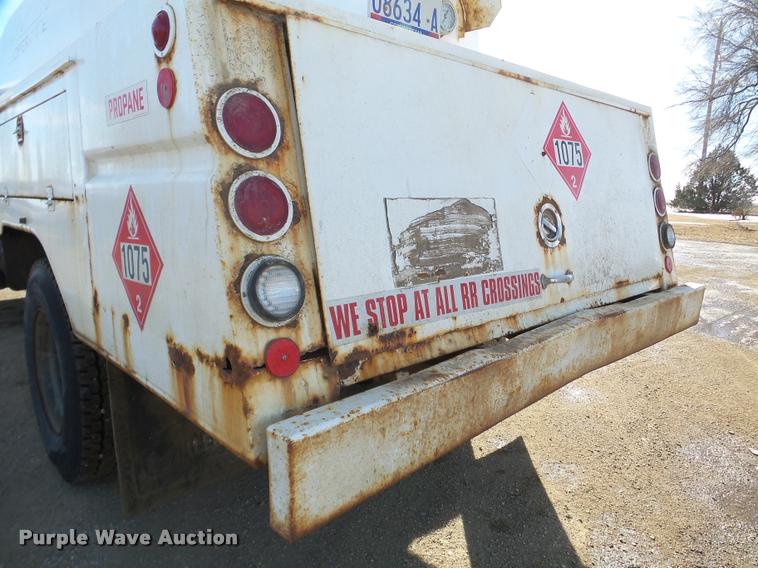 image for item DA7339 1999 International 4700 propane fuel truck