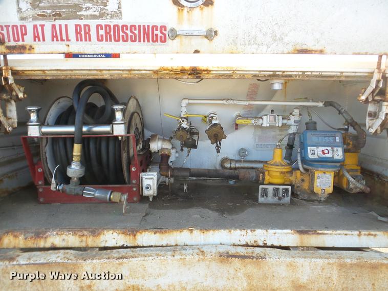 image for item DA7339 1999 International 4700 propane fuel truck