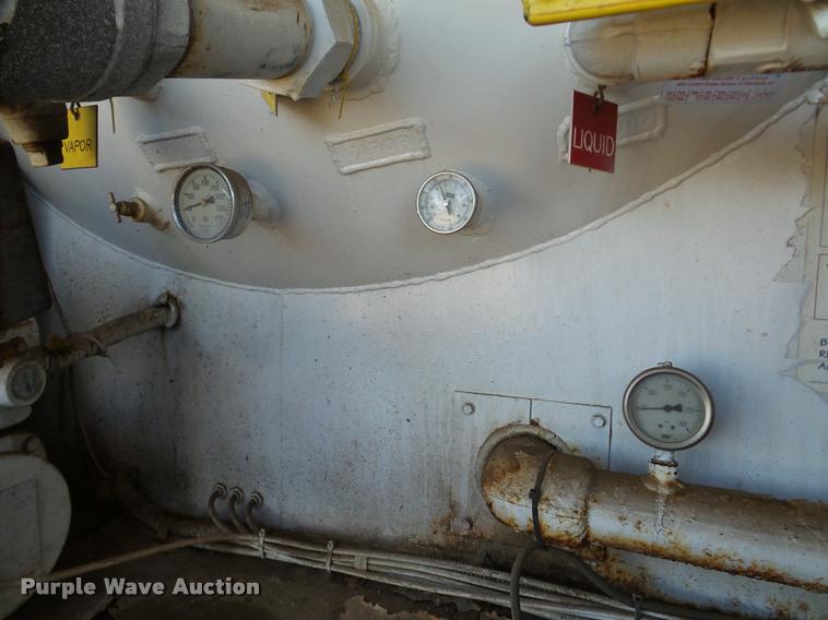 image for item DA7339 1999 International 4700 propane fuel truck