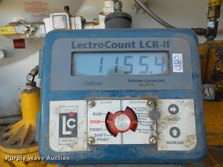 image for item DA7339 1999 International 4700 propane fuel truck