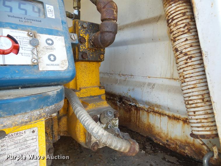 image for item DA7339 1999 International 4700 propane fuel truck