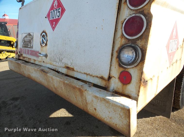 image for item DA7339 1999 International 4700 propane fuel truck