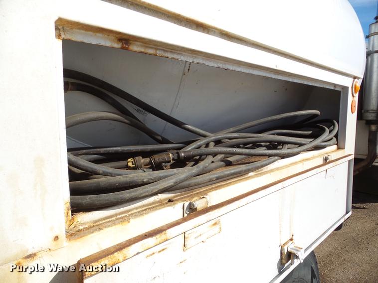 image for item DA7339 1999 International 4700 propane fuel truck