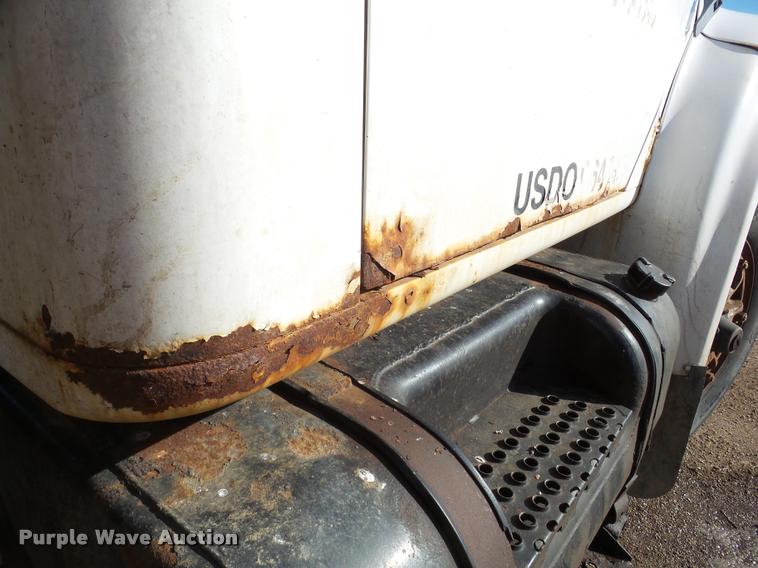 image for item DA7339 1999 International 4700 propane fuel truck