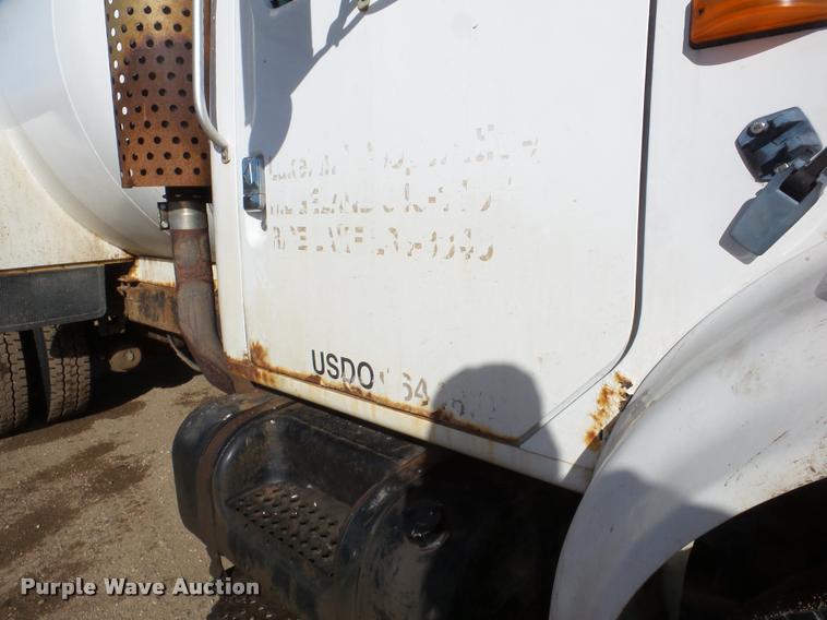 image for item DA7339 1999 International 4700 propane fuel truck