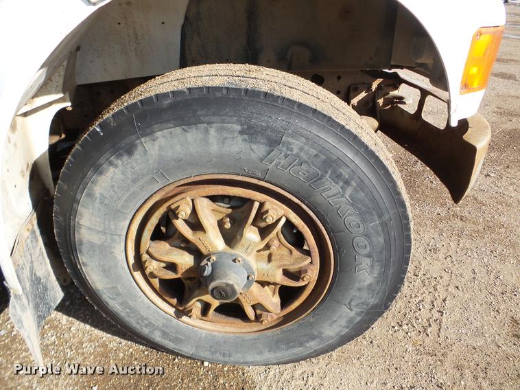 image for item DA7339 1999 International 4700 propane fuel truck