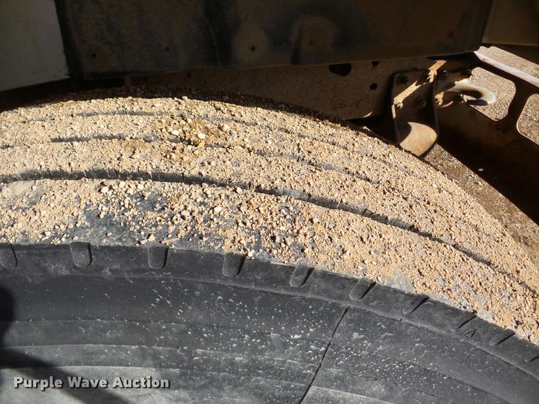 image for item DA7339 1999 International 4700 propane fuel truck