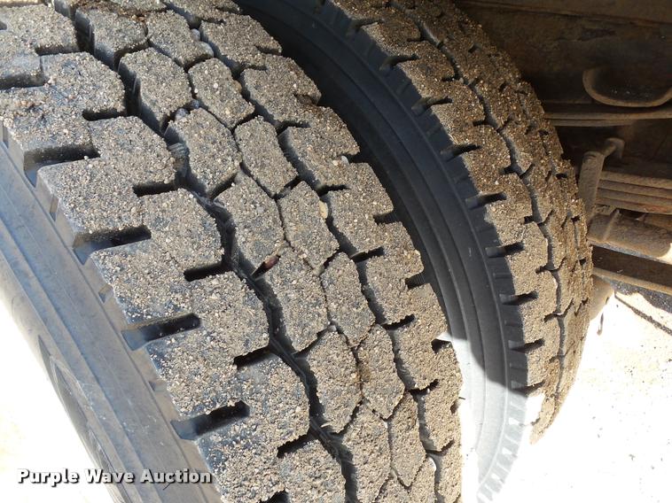 image for item DA7339 1999 International 4700 propane fuel truck