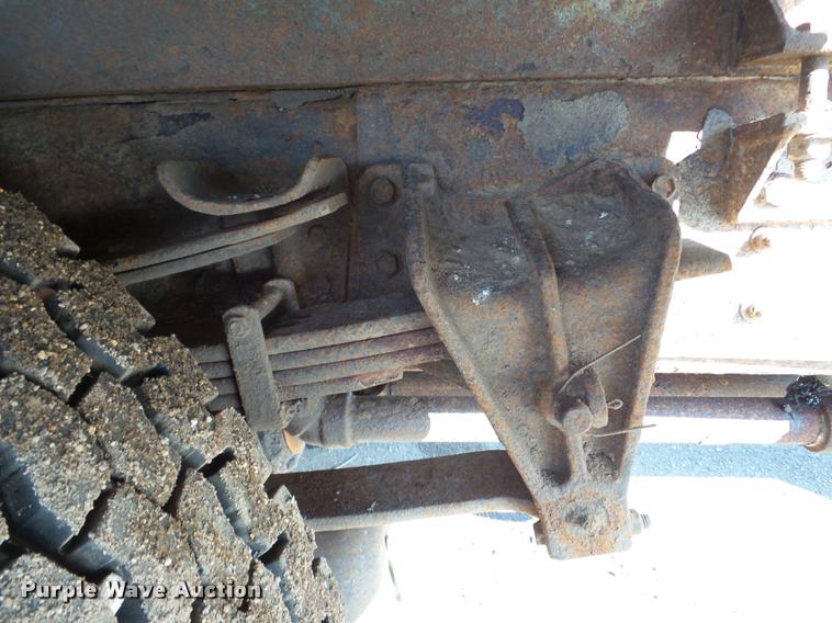 image for item DA7339 1999 International 4700 propane fuel truck