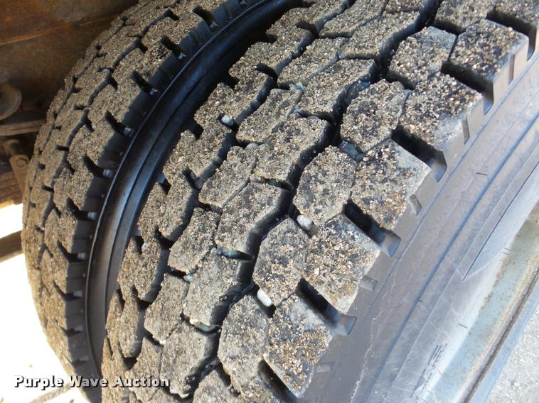 image for item DA7339 1999 International 4700 propane fuel truck