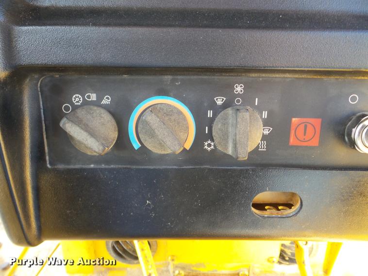 image for item DA7352 1999 Caterpillar D5M LGP dozer