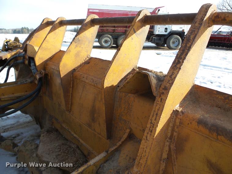 image for item DA7353 1980 Komatsu D65E dozer