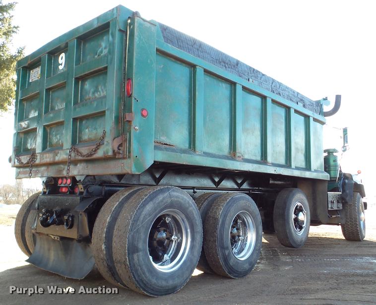 image for item DA7354 1989 Mack DM688S dump truck