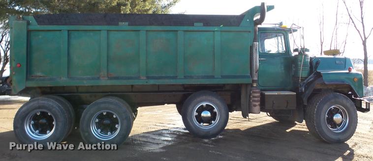 image for item DA7354 1989 Mack DM688S dump truck