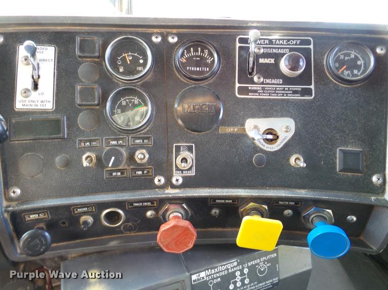 image for item DA7354 1989 Mack DM688S dump truck