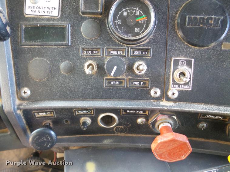 image for item DA7354 1989 Mack DM688S dump truck