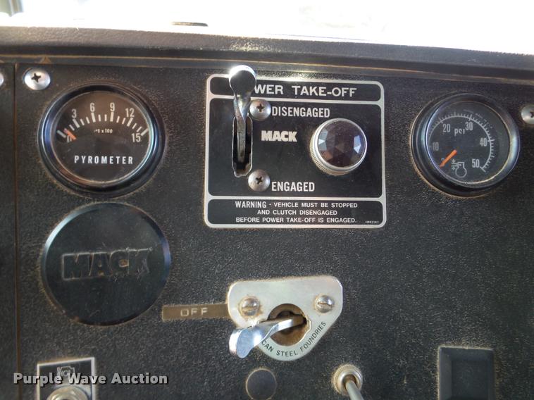 image for item DA7354 1989 Mack DM688S dump truck