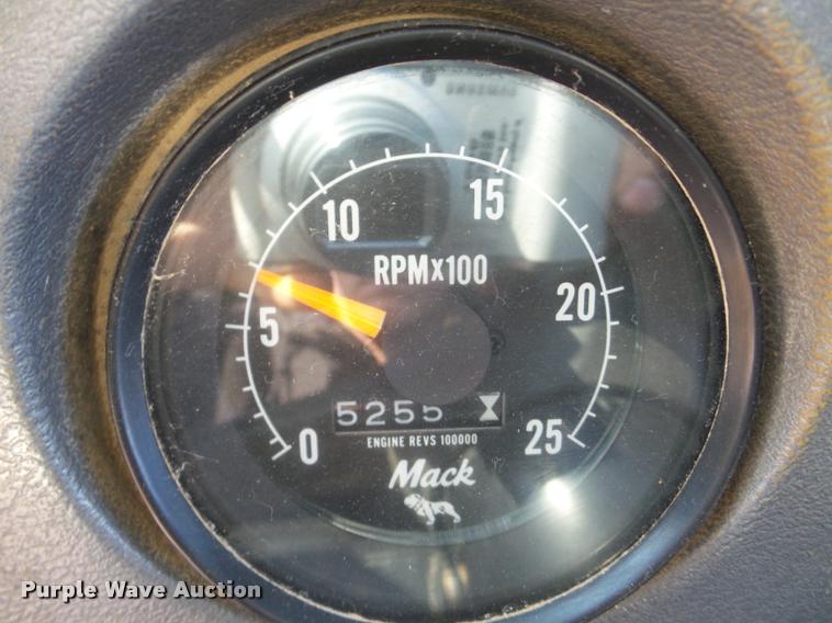 image for item DA7354 1989 Mack DM688S dump truck