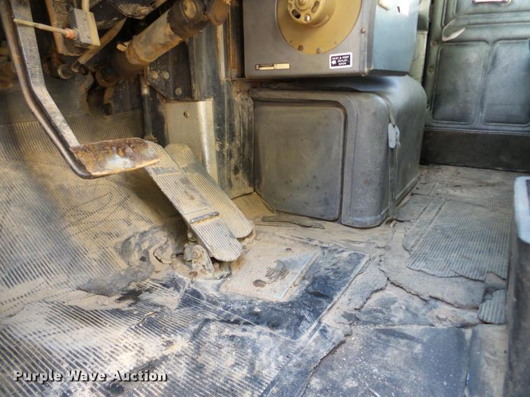 image for item DA7354 1989 Mack DM688S dump truck