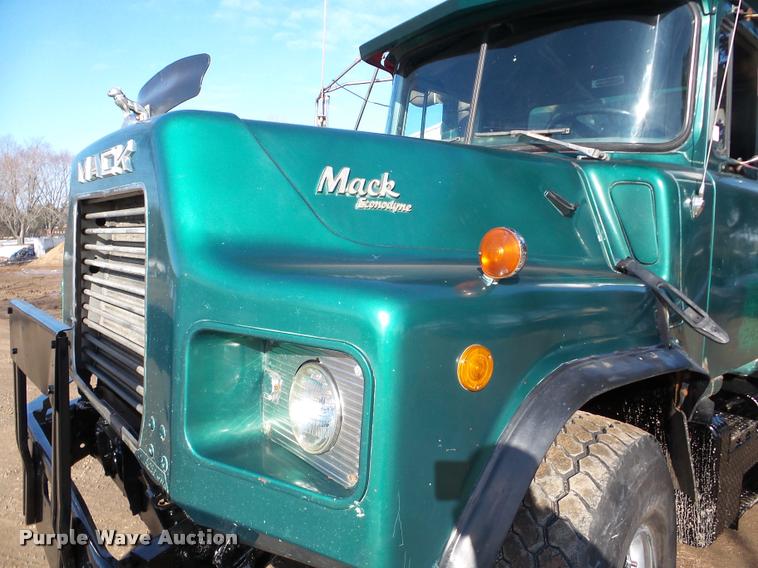 image for item DA7354 1989 Mack DM688S dump truck