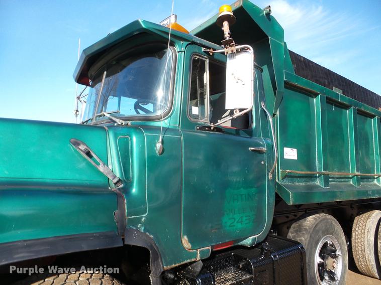 image for item DA7354 1989 Mack DM688S dump truck