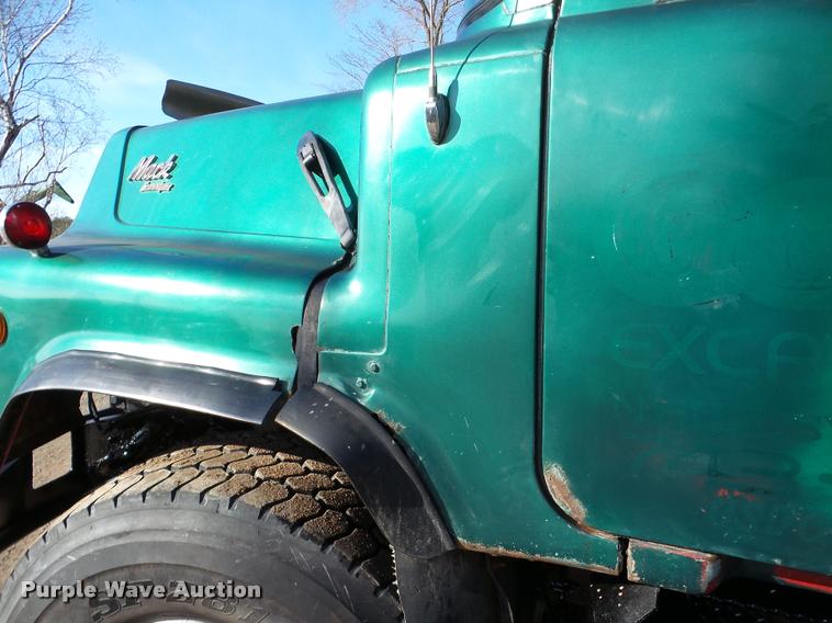 image for item DA7354 1989 Mack DM688S dump truck