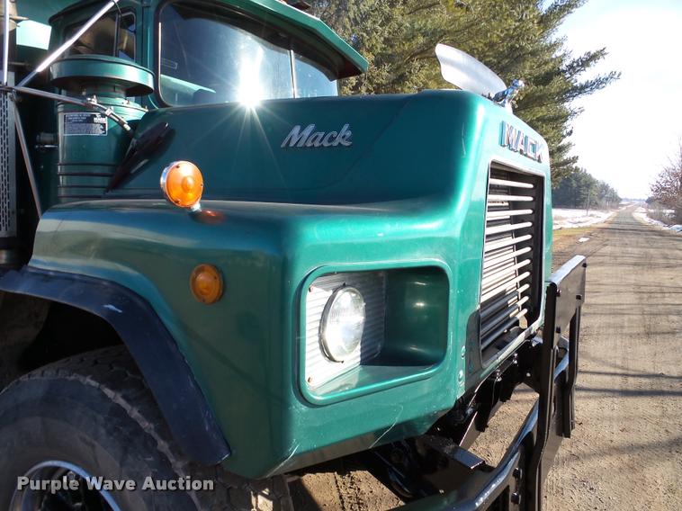 image for item DA7354 1989 Mack DM688S dump truck