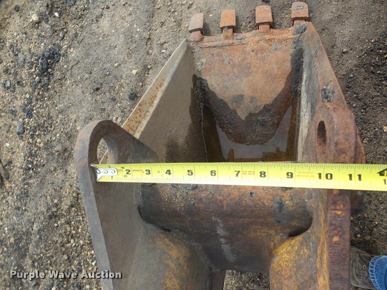 image for item DA7372 Backhoe bucket