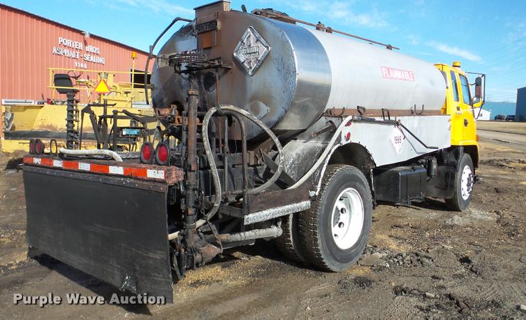 image for item DA7377 1991 GMC 7000 oil distribution truck