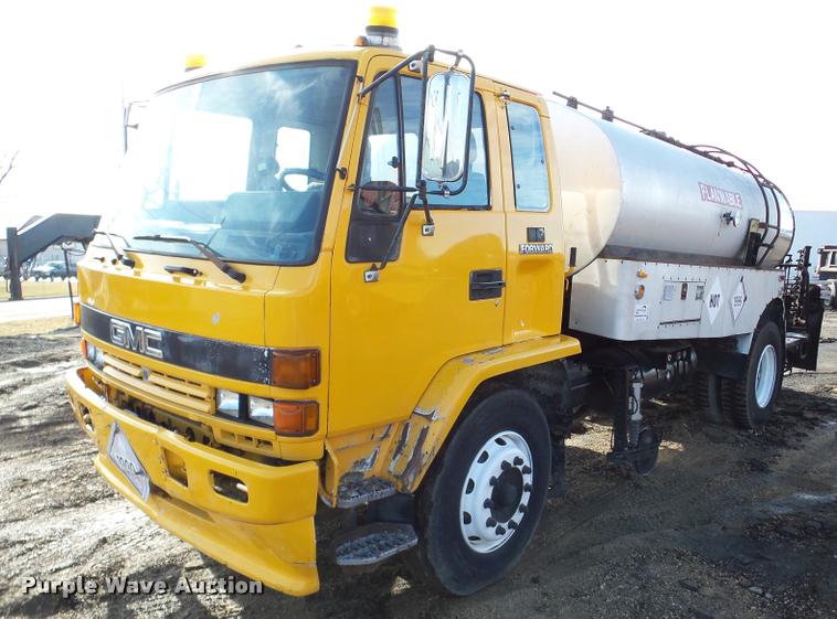 image for item DA7377 1991 GMC 7000 oil distribution truck