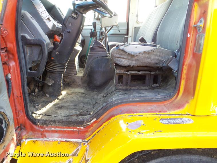 image for item DA7377 1991 GMC 7000 oil distribution truck