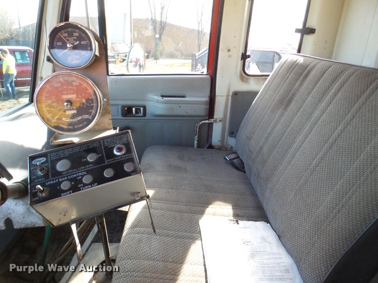 image for item DA7377 1991 GMC 7000 oil distribution truck