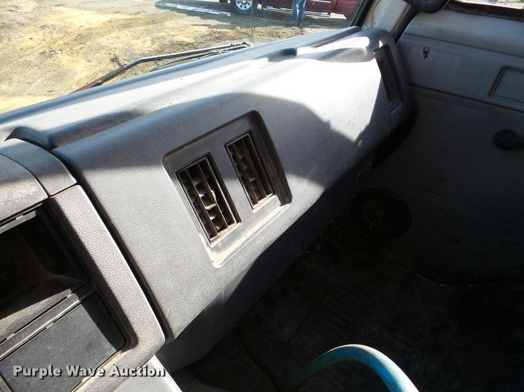 image for item DA7377 1991 GMC 7000 oil distribution truck