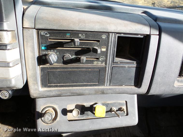 image for item DA7377 1991 GMC 7000 oil distribution truck