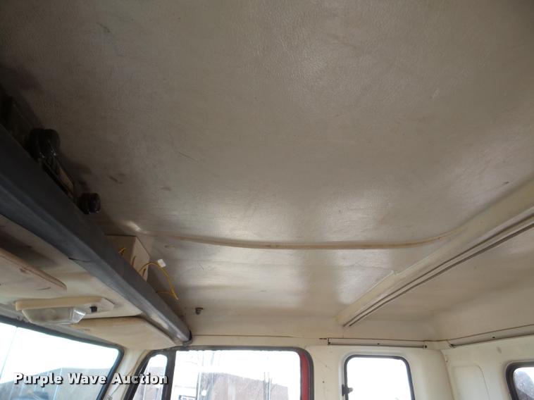 image for item DA7377 1991 GMC 7000 oil distribution truck