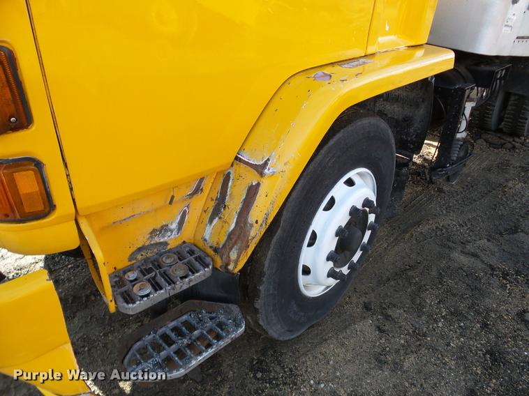 image for item DA7377 1991 GMC 7000 oil distribution truck