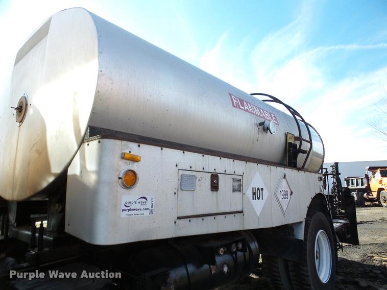 image for item DA7377 1991 GMC 7000 oil distribution truck