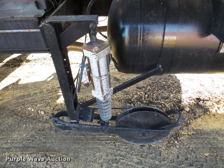 image for item DA7377 1991 GMC 7000 oil distribution truck