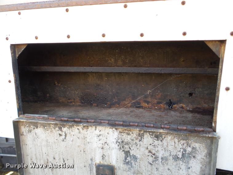 image for item DA7377 1991 GMC 7000 oil distribution truck