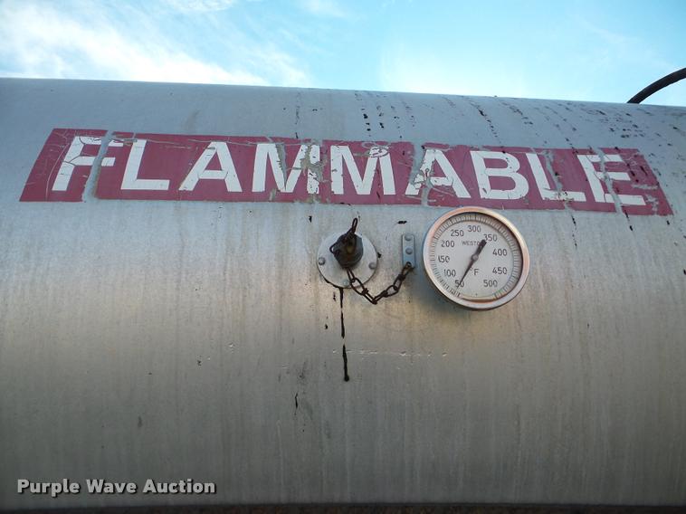 image for item DA7377 1991 GMC 7000 oil distribution truck