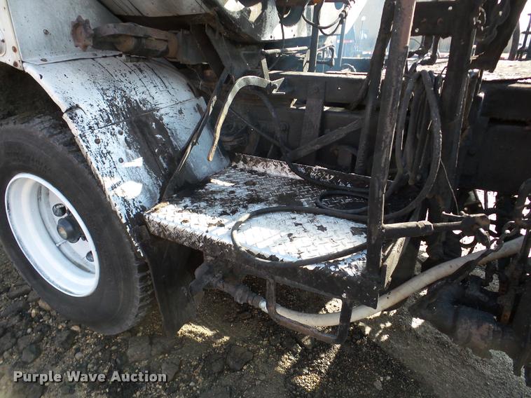 image for item DA7377 1991 GMC 7000 oil distribution truck