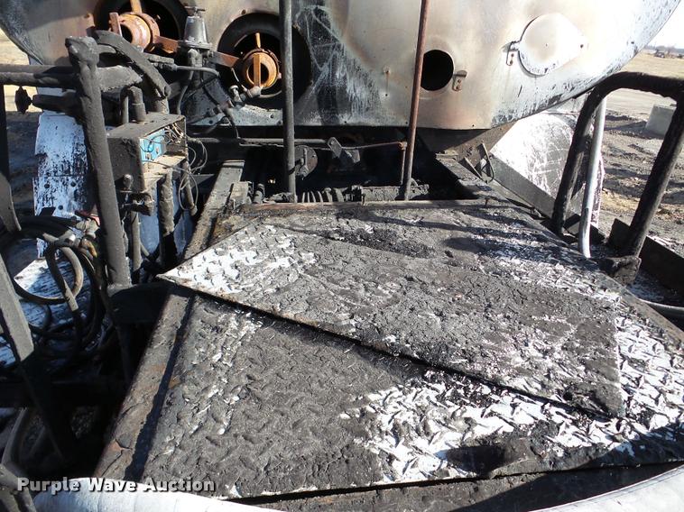 image for item DA7377 1991 GMC 7000 oil distribution truck