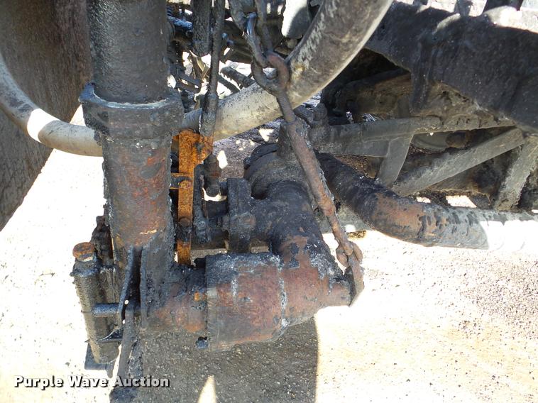 image for item DA7377 1991 GMC 7000 oil distribution truck