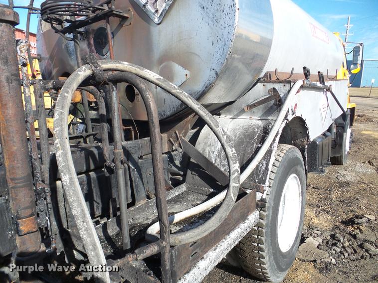 image for item DA7377 1991 GMC 7000 oil distribution truck