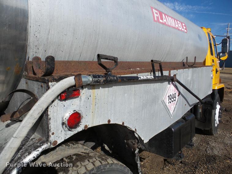 image for item DA7377 1991 GMC 7000 oil distribution truck